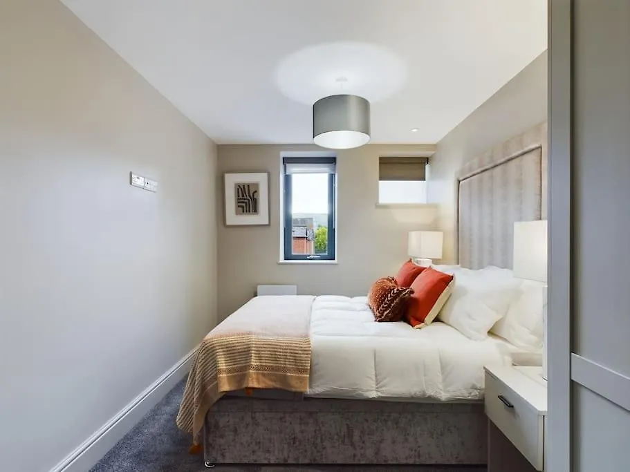 Malone Apartment On Lisburn Road By Lesley Belfast 0*,